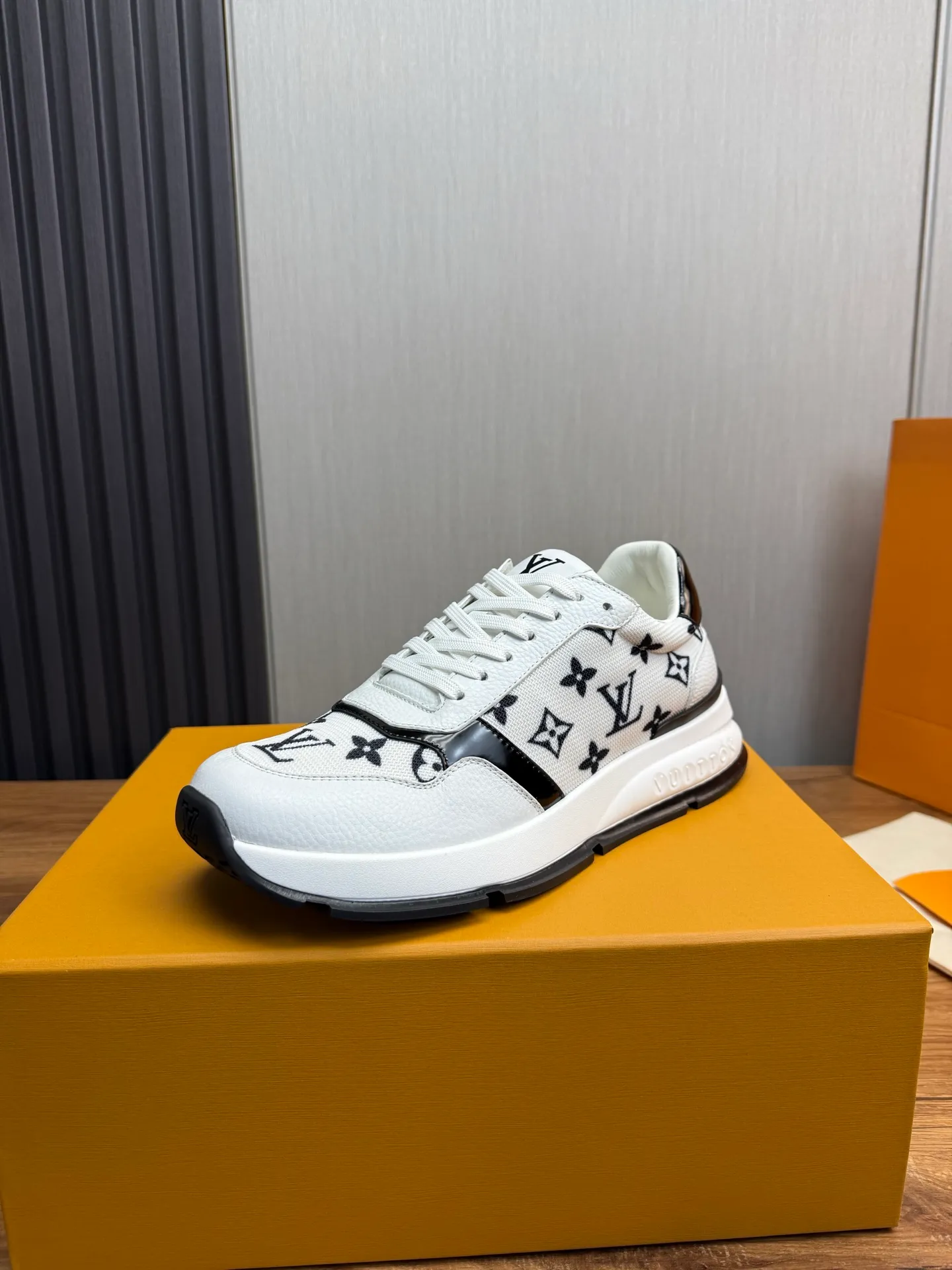 Men's shoes 💰800💰 LOUIS VUITTON [Luden Yiwei] Brand new trendy Lv is on the market 🎁, casual and fashionable men's shoes 👟Original 1:1 shipment✅ The upper is made of imported brand leather + cowhide lining, the original wear-resistant rubber outsole, the version is simple and elegant, exclusive for trendy men. 38-44 (customized at 38.45)